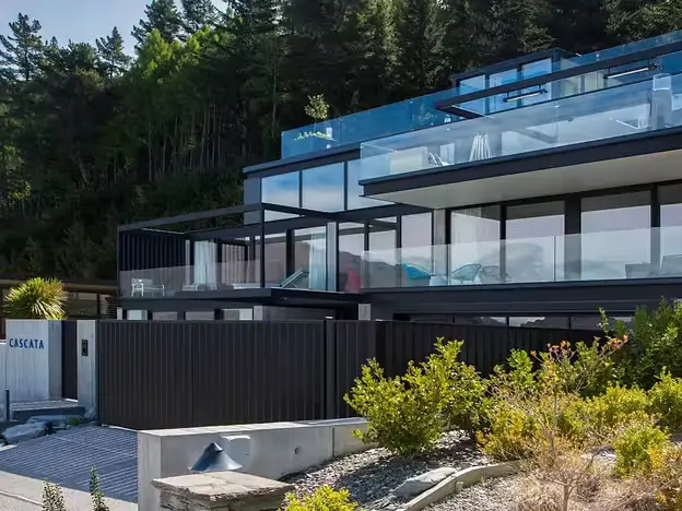 GlassBalustrades1-ezgif.com-avif-to-webp-converter