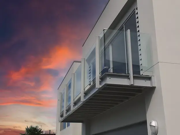 GlassBalustrades4-ezgif.com-avif-to-webp-converter